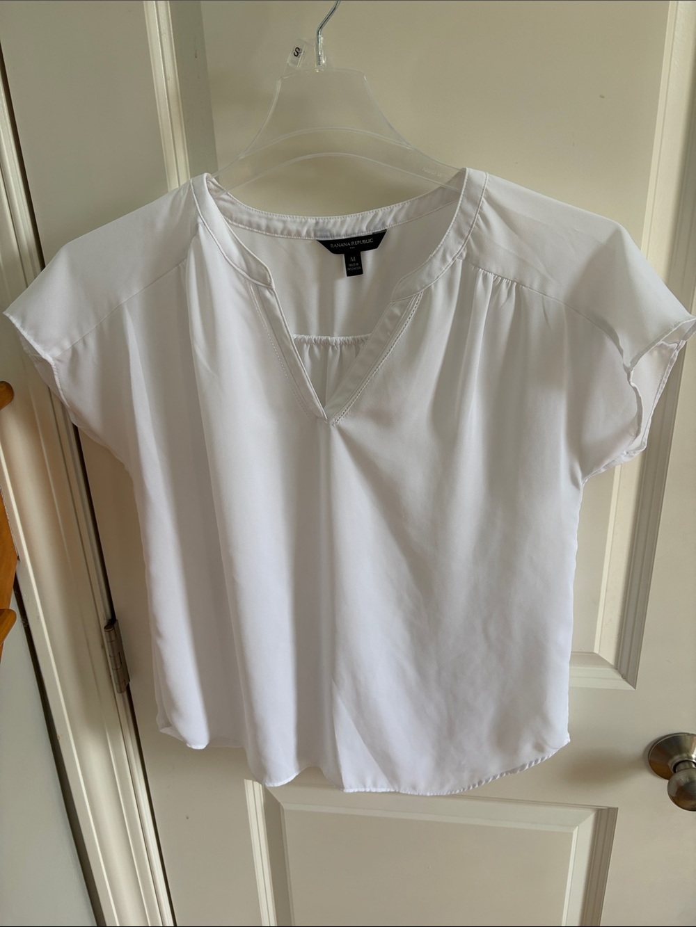 Banana Republic White Split V-Neck Cap Sleeve Blouse